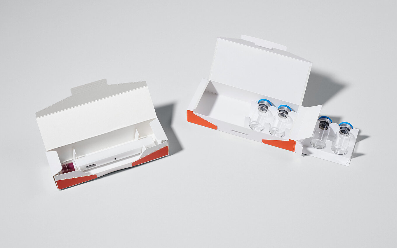 Pre-assembled pharmaceutical folding cartons with inlay and vials in the PrePackaging Service