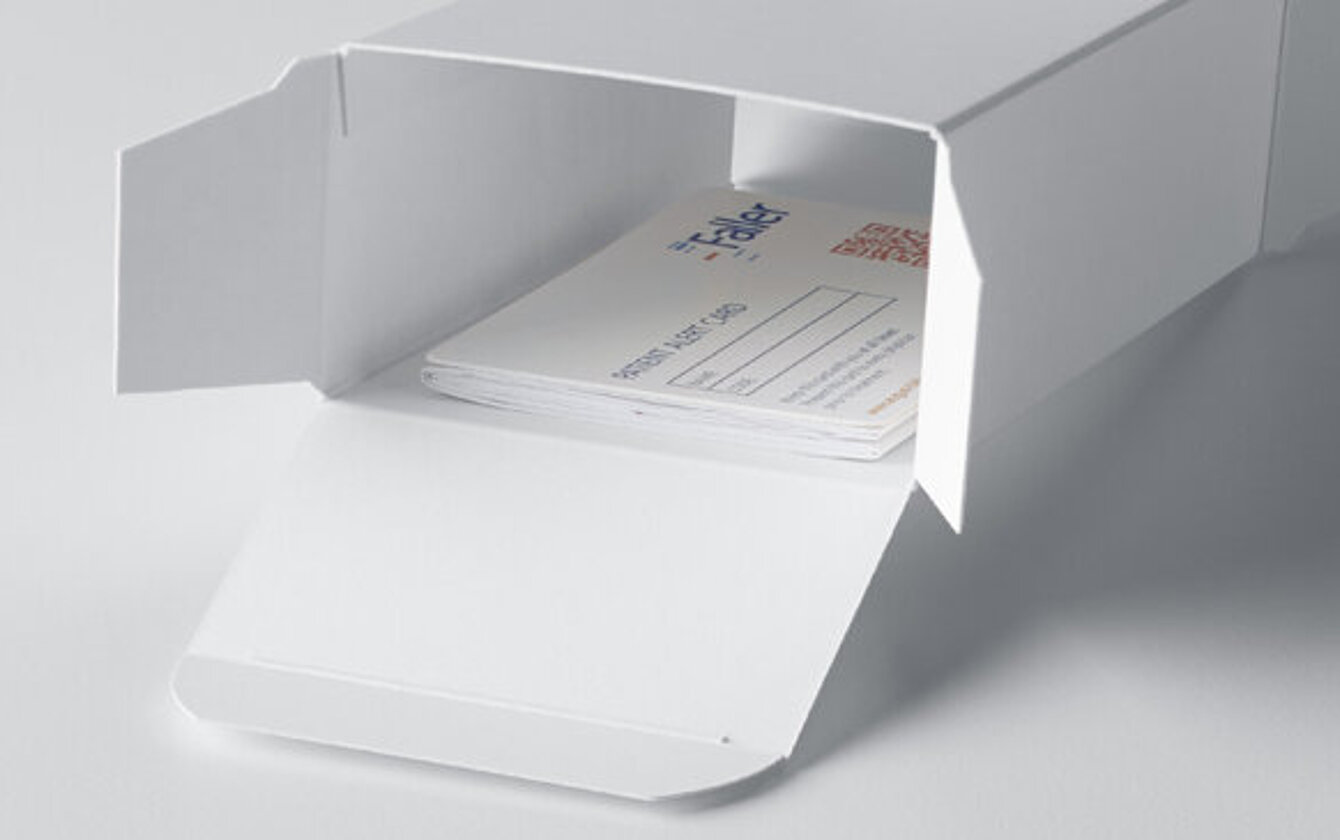 Patient alert card from Faller Packaging integrated into pharmaceutical packaging – seamless documentation for patient safety.