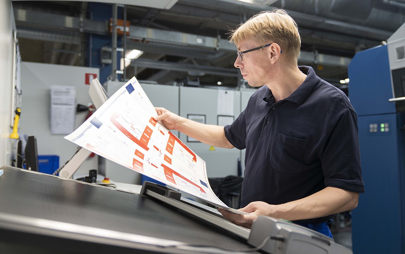 Printer visually checks print image